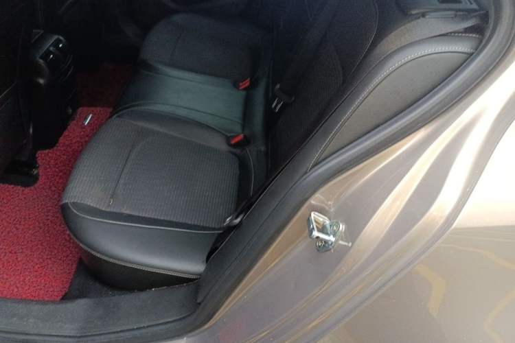 Used Buick Regal 2015 1.6T Leading Technology Model Left Rear Seat