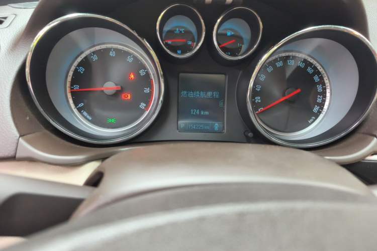 Used Buick Regal 2015 2.0L Leading Fashion Edition Odometer Close Up