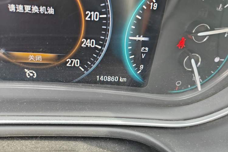 Used Buick Regal 2015 1.6T Elite Tech Model Odometer Close Up
