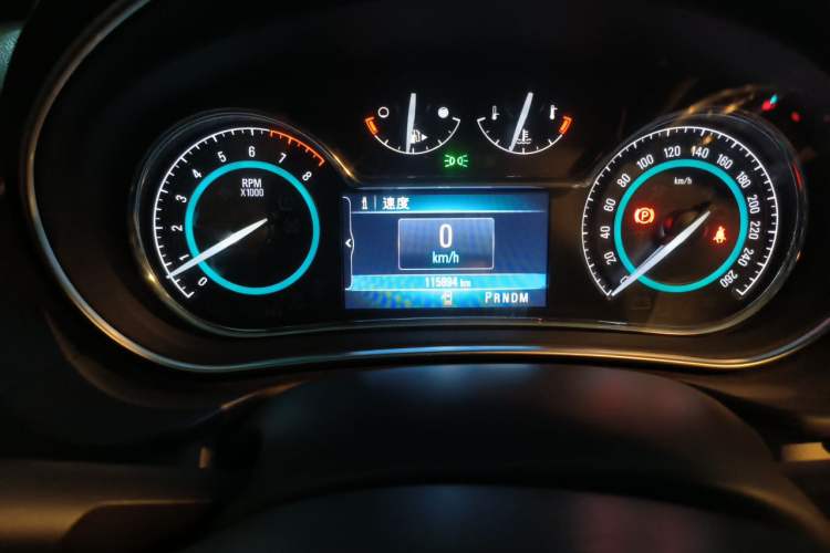 Used Buick Regal 2015 2.0L Elite Fashion Edition Odometer Close Up