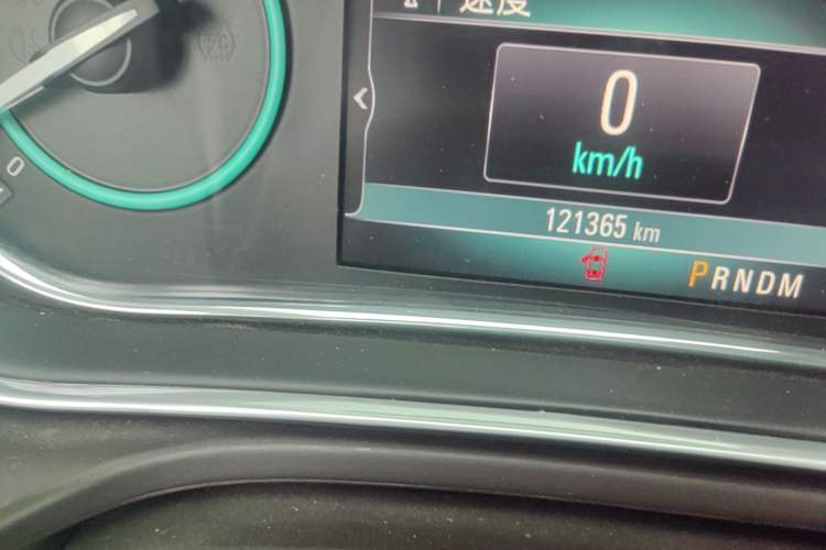 Used Buick Regal 2015 2.0L Elite Fashion Edition Odometer Close Up