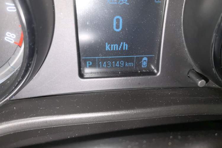 Used Buick Regal 2015 1.6T Leading Technology Model Odometer Close Up