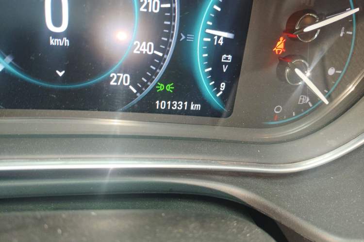 Used Buick Regal 2015 1.6T Elite Tech Model Odometer Close Up