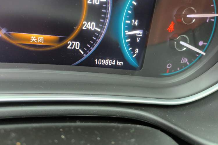 Used Buick Regal 2015 1.6T Elite Tech Model Odometer Close Up