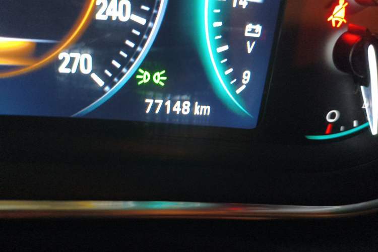 Used Buick Regal 2015 1.6T Elite Tech Model Odometer Close Up