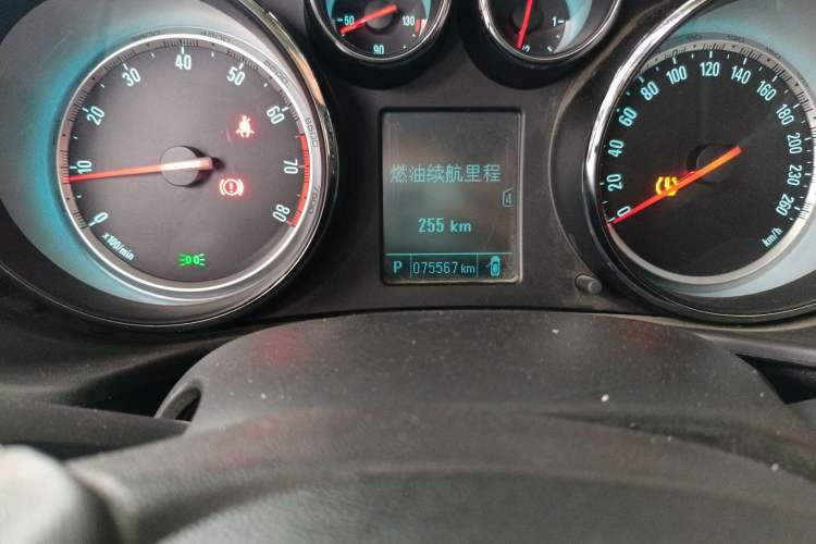 Used Buick Regal 2015 1.6T Fashion Tech Model Odometer Close Up