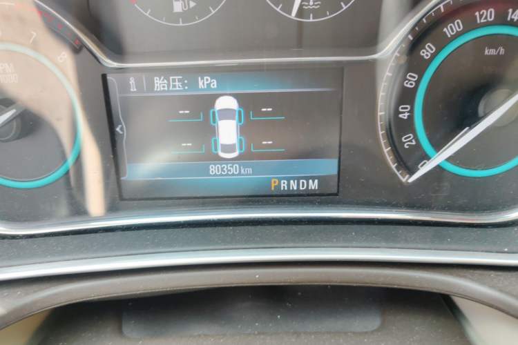 Used Buick Regal 2015 2.0L Elite Fashion Edition Odometer Close Up