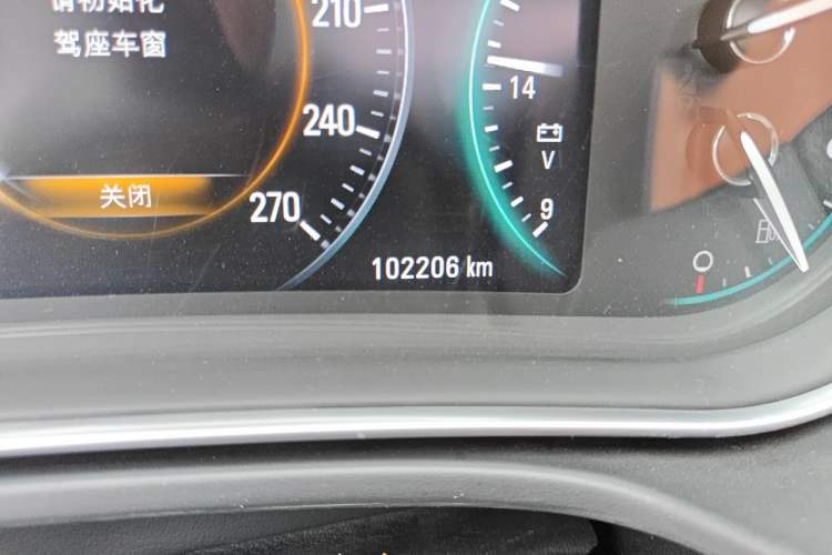 Used Buick Regal 2015 1.6T Elite Tech Model Odometer Close Up