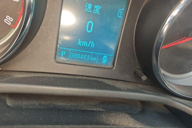 Used Buick Regal 2015 1.6T Leading Technology Model Odometer Close Up