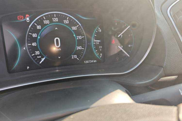 Used Buick Regal 2015 1.6T Elite Tech Model Odometer Close Up