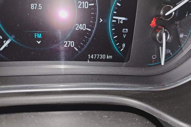 Used Buick Regal 2015 1.6T Elite Tech Model Odometer Close Up