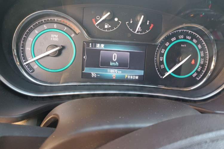 Used Buick Regal 2015 2.0L Elite Fashion Edition Odometer Close Up