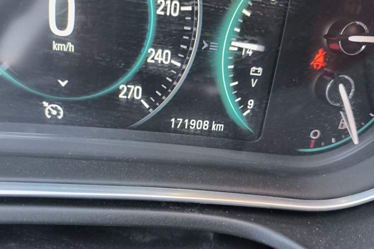 Used Buick Regal 2015 1.6T Elite Tech Model Odometer Close Up