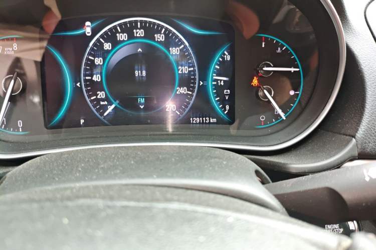 Used Buick Regal 2015 1.6T Elite Tech Model Odometer Close Up