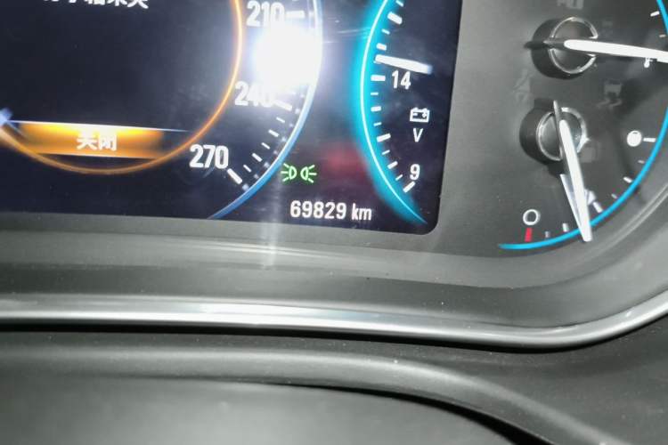 Used Buick Regal 2015 1.6T Elite Tech Model Odometer Close Up
