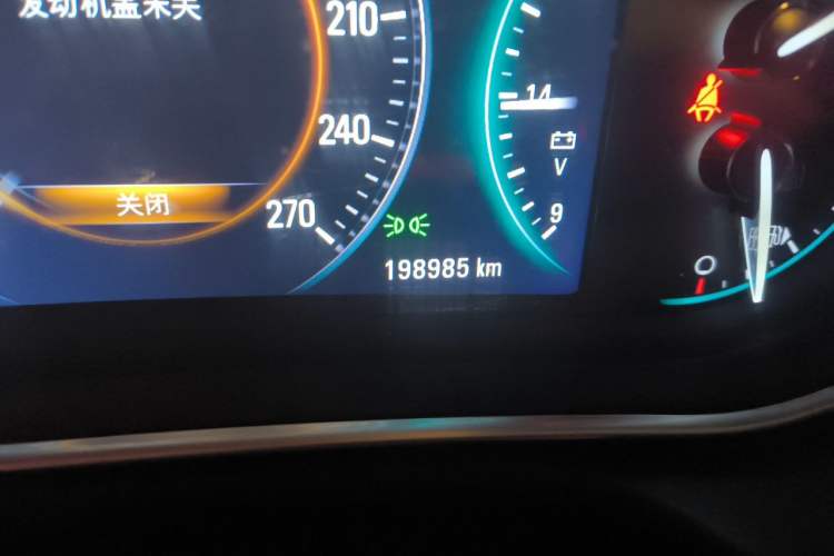 Used Buick Regal 2015 1.6T Elite Tech Model Odometer Close Up