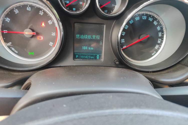 Used Buick Regal 2015 2.0L Leading Fashion Edition Odometer Close Up