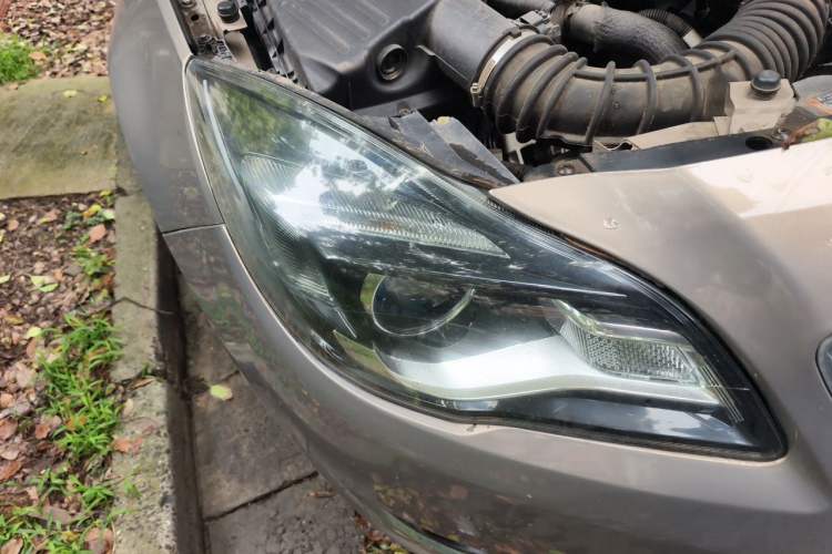 Used Buick Regal 2015 2.0L Leading Fashion Edition Right Front Headlight