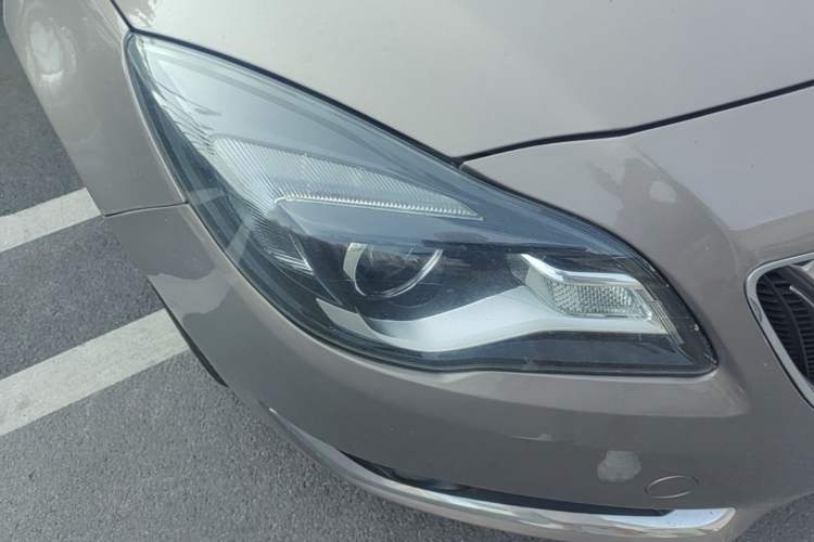 Used Buick Regal 2015 2.0L Elite Fashion Edition Right Front Headlight