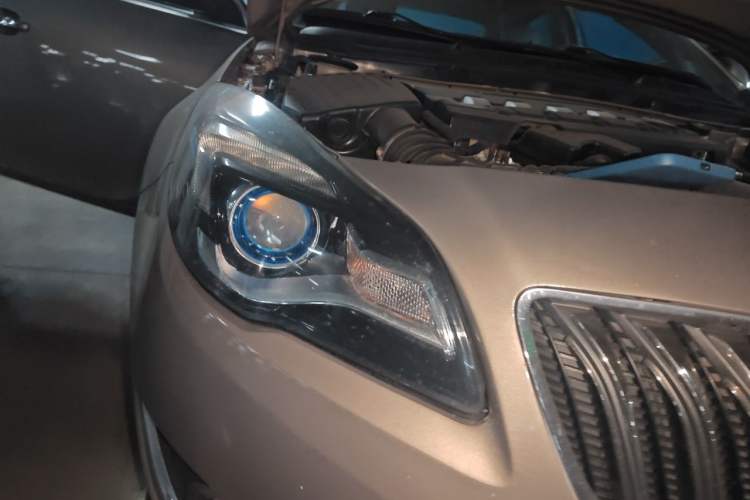 Used Buick Regal 2015 2.0L Elite Fashion Edition Right Front Headlight
