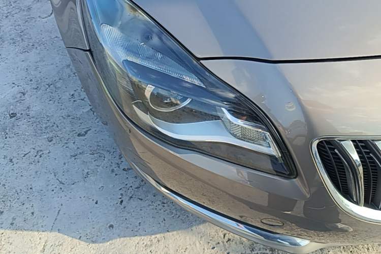 Used Buick Regal 2015 1.6T Leading Technology Model Right Front Headlight