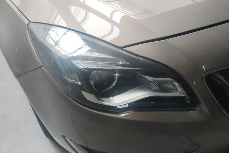 Used Buick Regal 2015 1.6T Elite Tech Model Right Front Headlight