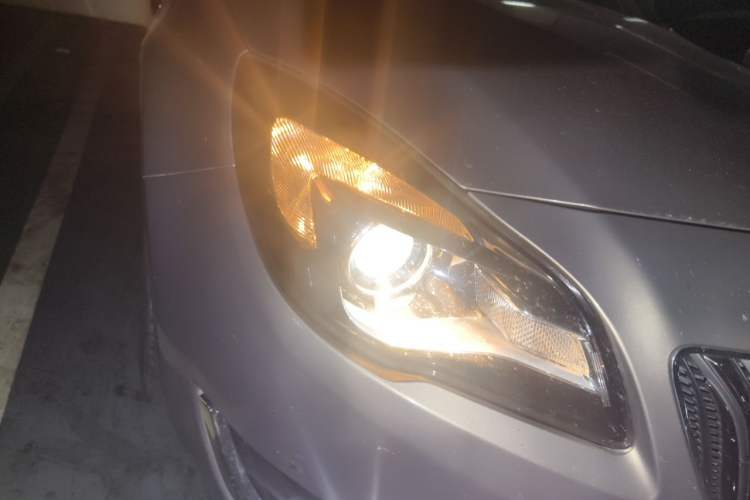 Used Buick Regal 2015 2.0L Leading Fashion Edition Right Front Headlight