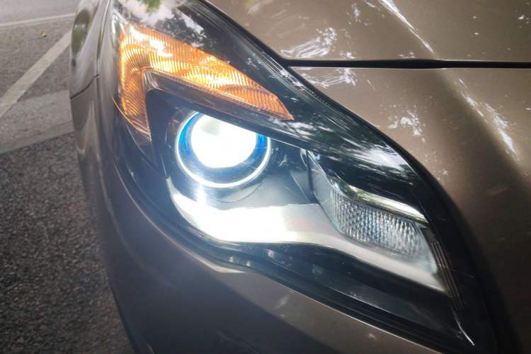 Used Buick Regal 2015 2.0L Elite Fashion Edition Right Front Headlight