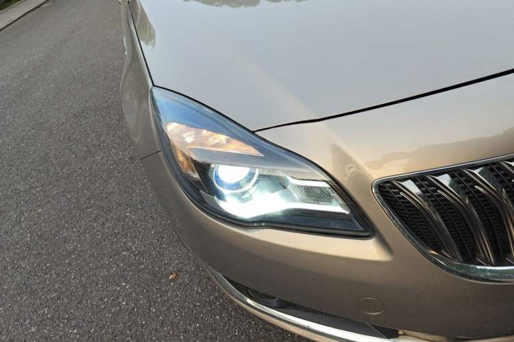 Used Buick Regal 2015 1.6T Leading Technology Model Right Front Headlight