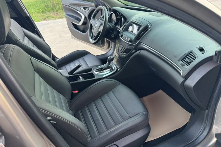 Used Buick Regal 2015 1.6T Fashion Tech Model Right Front Seat