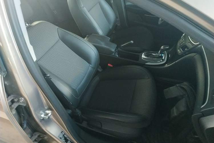 Used Buick Regal 2015 1.6T Leading Technology Model Right Front Seat