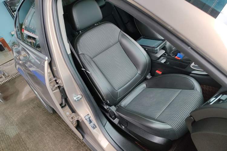 Used Buick Regal 2015 1.6T Leading Technology Model Right Front Seat