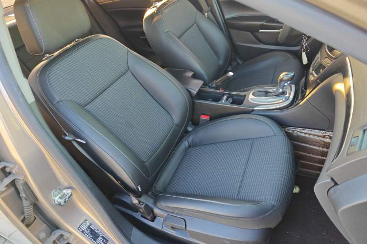 Used Buick Regal 2015 1.6T Leading Technology Model Right Front Seat