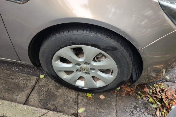 Used Buick Regal 2015 2.0L Leading Fashion Edition Right Front Wheel Hub
