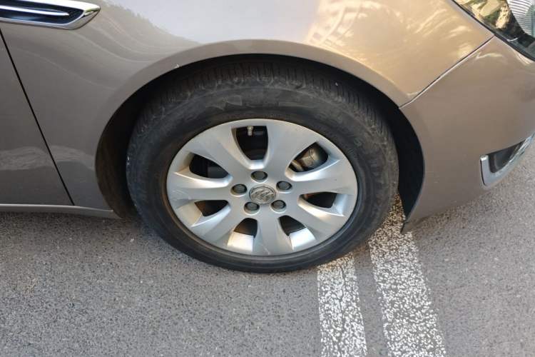 Used Buick Regal 2015 2.0L Leading Fashion Edition Right Front Wheel Hub