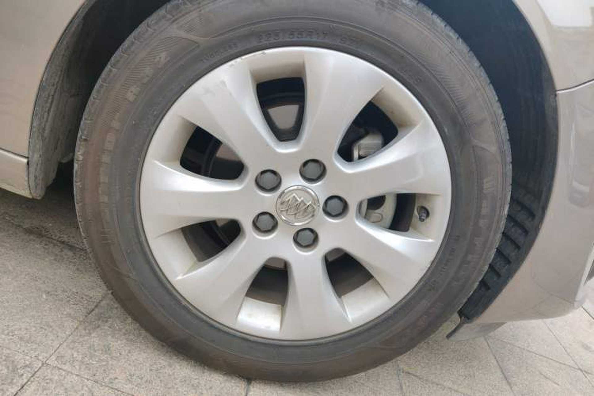 Used Buick Regal 2015 2.0L Elite Fashion Edition Right Front Wheel Hub