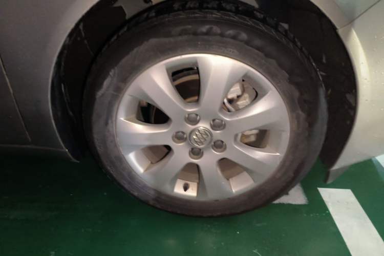 Used Buick Regal 2015 2.0L Elite Fashion Edition Right Front Wheel Hub