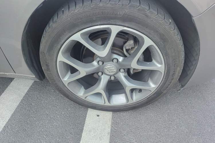 Used Buick Regal 2015 2.0L Elite Fashion Edition Right Front Wheel Hub