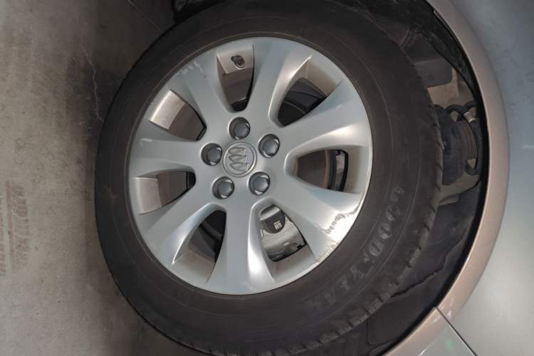 Used Buick Regal 2015 2.0L Elite Fashion Edition Right Front Wheel Hub