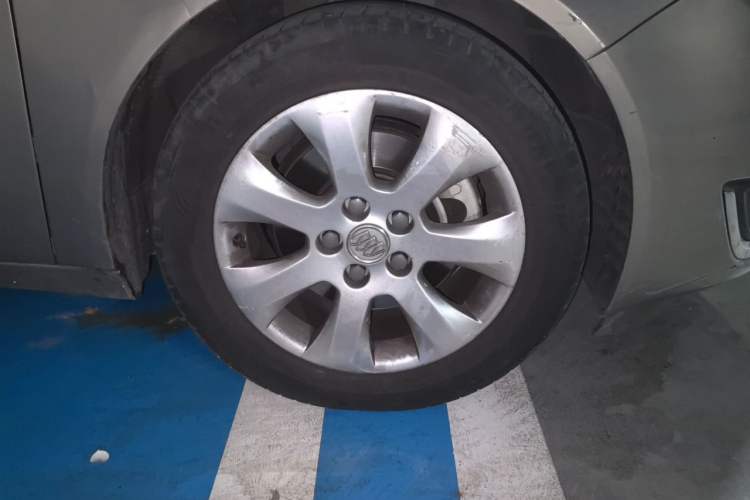 Used Buick Regal 2015 1.6T Leading Technology Model Right Front Wheel Hub