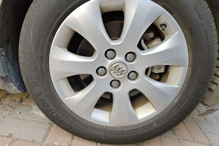 Used Buick Regal 2015 1.6T Leading Technology Model Right Front Wheel Hub