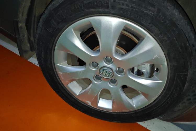 Used Buick Regal 2015 1.6T Leading Technology Model Right Front Wheel Hub