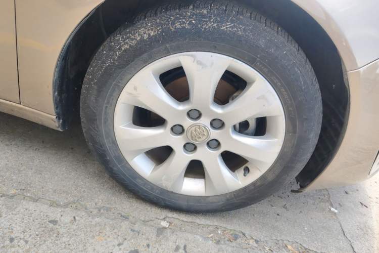 Used Buick Regal 2015 2.0L Elite Fashion Edition Right Front Wheel Hub