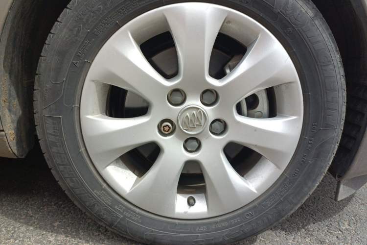 Used Buick Regal 2015 1.6T Leading Technology Model Right Front Wheel Hub