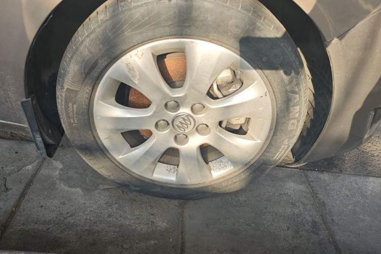Used Buick Regal 2015 1.6T Leading Technology Model Right Front Wheel Hub