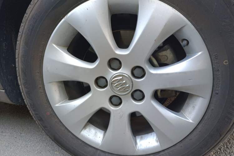 Used Buick Regal 2015 2.0L Elite Fashion Edition Right Front Wheel Hub