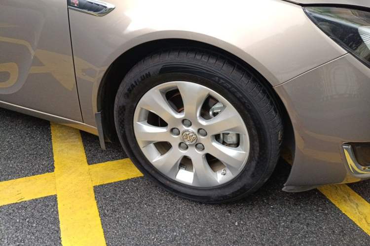 Used Buick Regal 2015 1.6T Leading Technology Model Right Front Wheel Hub