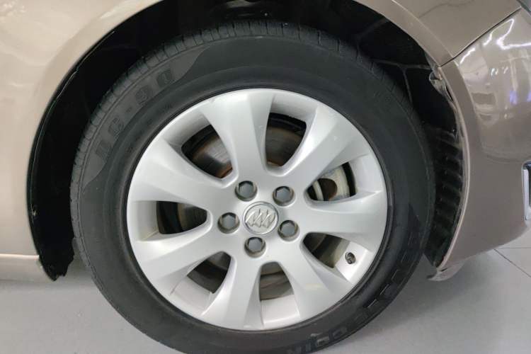Used Buick Regal 2015 1.6T Leading Technology Model Right Front Wheel Hub