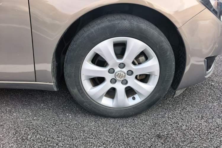 Used Buick Regal 2015 1.6T Elite Tech Model Right Front Wheel Hub