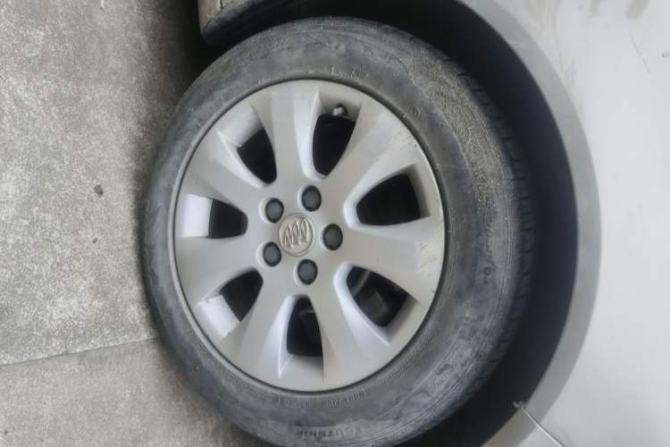 Used Buick Regal 2015 1.6T Leading Technology Model Right Front Wheel Hub